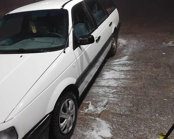 Белый Фольксваген Пассат, объемом двигателя 1.8 л и пробегом 300 тыс. км за 1000 $, фото 1 на Automoto.ua