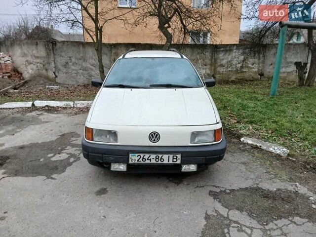 Белый Фольксваген Пассат, объемом двигателя 1.8 л и пробегом 300 тыс. км за 2000 $, фото 1 на Automoto.ua