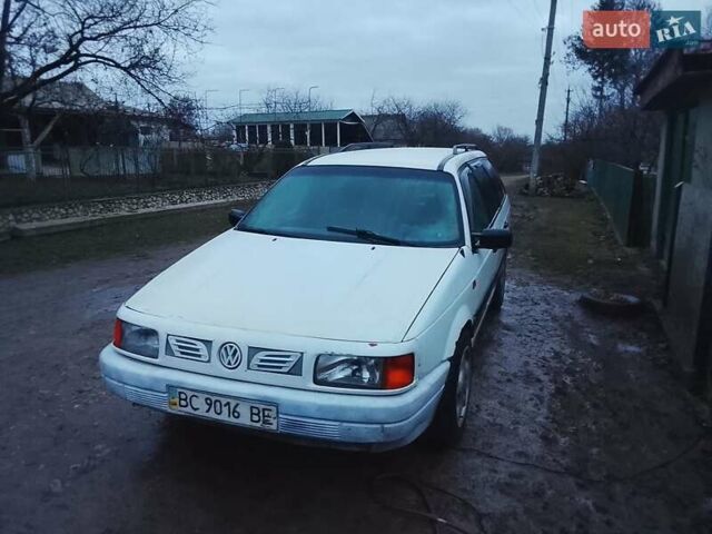 Білий Фольксваген Пассат, об'ємом двигуна 1.8 л та пробігом 380 тис. км за 1200 $, фото 1 на Automoto.ua