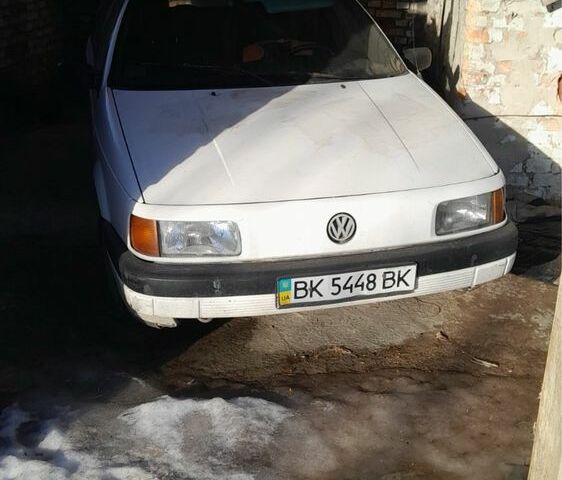 Белый Фольксваген Пассат, объемом двигателя 1.8 л и пробегом 265 тыс. км за 1500 $, фото 1 на Automoto.ua