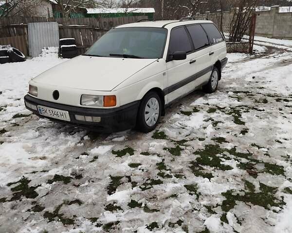 Белый Фольксваген Пассат, объемом двигателя 1.78 л и пробегом 250 тыс. км за 1350 $, фото 1 на Automoto.ua