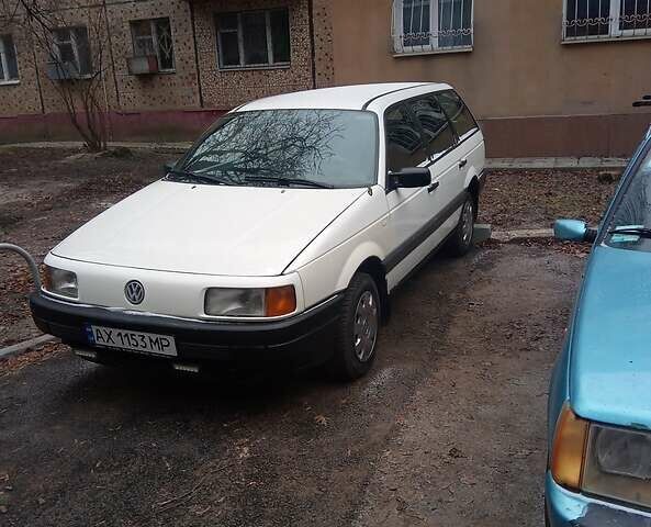 Белый Фольксваген Пассат, объемом двигателя 1.6 л и пробегом 420 тыс. км за 3226 $, фото 1 на Automoto.ua