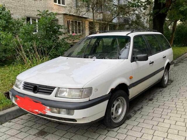 Білий Фольксваген Пассат, об'ємом двигуна 2 л та пробігом 400 тис. км за 1500 $, фото 1 на Automoto.ua