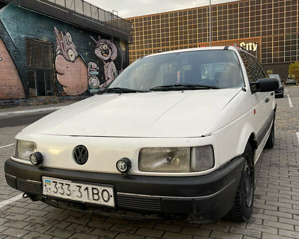 Білий Фольксваген Пассат, об'ємом двигуна 1.8 л та пробігом 341 тис. км за 1900 $, фото 1 на Automoto.ua