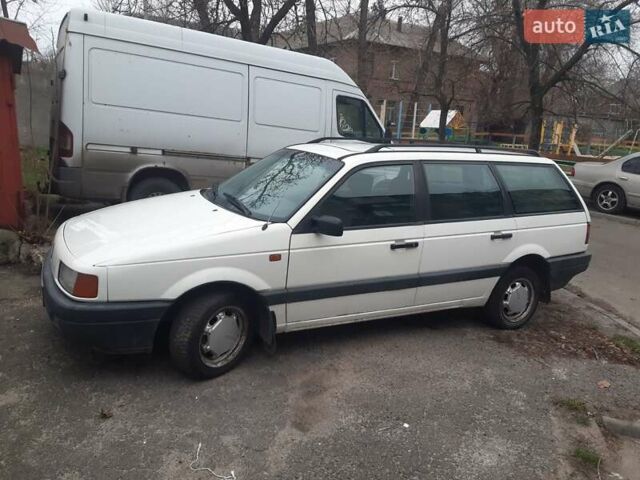 Белый Фольксваген Пассат, объемом двигателя 2 л и пробегом 245 тыс. км за 1900 $, фото 1 на Automoto.ua