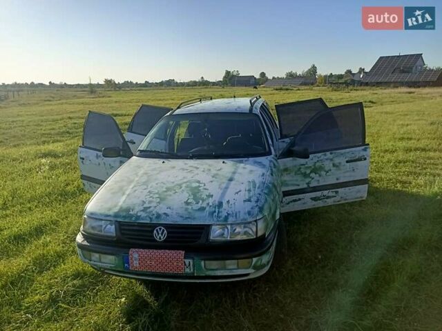 Белый Фольксваген Пассат, объемом двигателя 1.9 л и пробегом 200 тыс. км за 1500 $, фото 1 на Automoto.ua