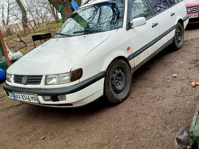 Белый Фольксваген Пассат, объемом двигателя 2 л и пробегом 300 тыс. км за 2200 $, фото 1 на Automoto.ua