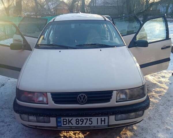 Білий Фольксваген Пассат, об'ємом двигуна 1.78 л та пробігом 400 тис. км за 1900 $, фото 1 на Automoto.ua