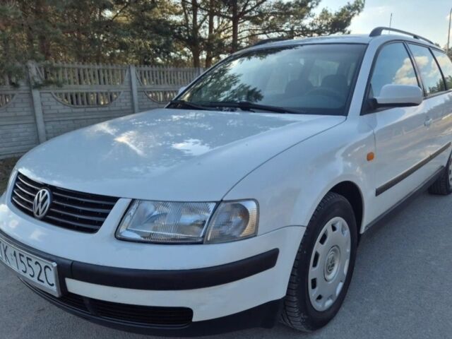 Белый Фольксваген Пассат, объемом двигателя 1.6 л и пробегом 410 тыс. км за 1700 $, фото 1 на Automoto.ua