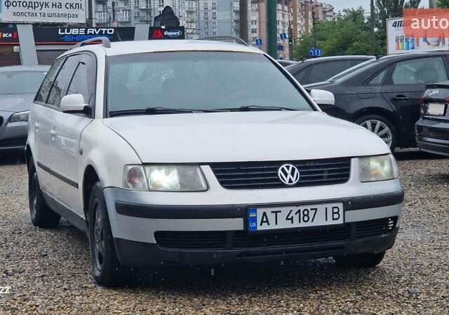 Белый Фольксваген Пассат, объемом двигателя 1.9 л и пробегом 330 тыс. км за 2150 $, фото 1 на Automoto.ua