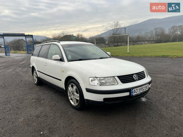 Белый Фольксваген Пассат, объемом двигателя 1.9 л и пробегом 300 тыс. км за 2699 $, фото 1 на Automoto.ua