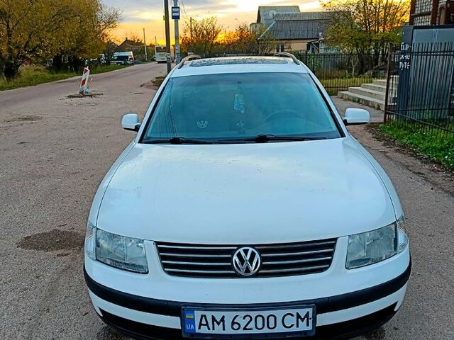 Белый Фольксваген Пассат, объемом двигателя 1.6 л и пробегом 458 тыс. км за 3700 $, фото 1 на Automoto.ua