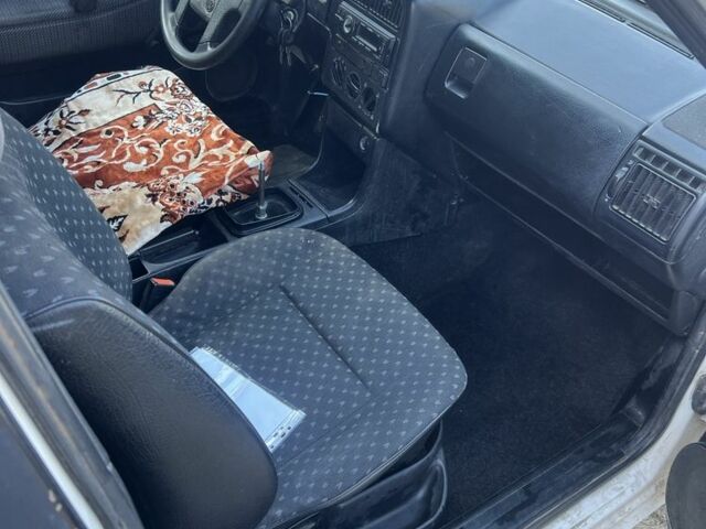 Белый Фольксваген Пассат, объемом двигателя 1.8 л и пробегом 450 тыс. км за 1000 $, фото 1 на Automoto.ua