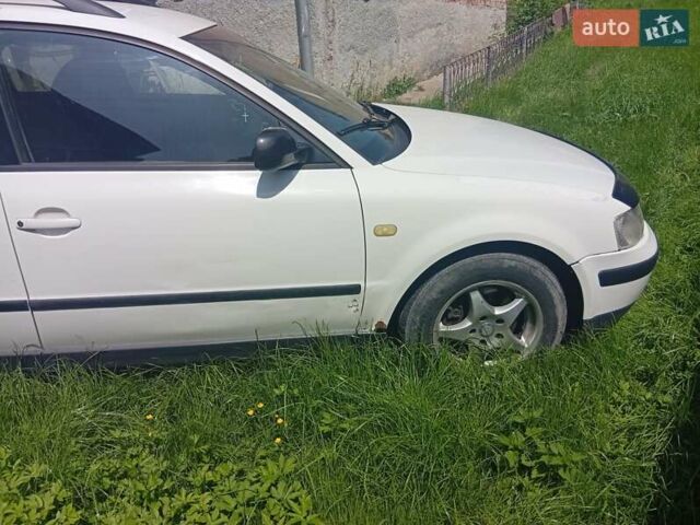 Белый Фольксваген Пассат, объемом двигателя 1.8 л и пробегом 400 тыс. км за 3100 $, фото 1 на Automoto.ua