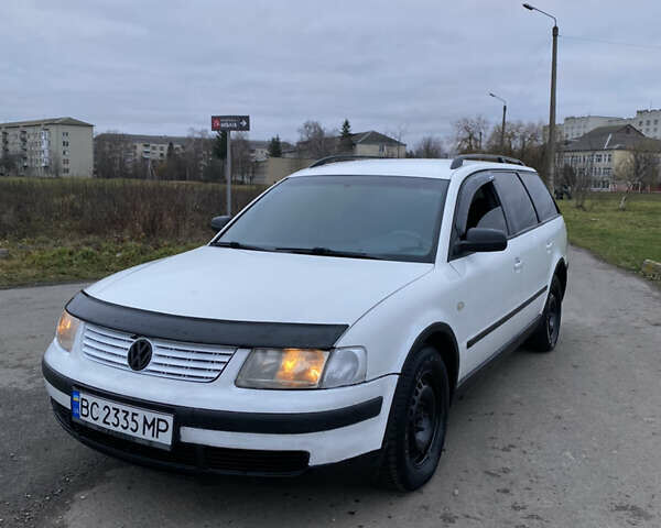 Белый Фольксваген Пассат, объемом двигателя 1.6 л и пробегом 300 тыс. км за 3200 $, фото 1 на Automoto.ua