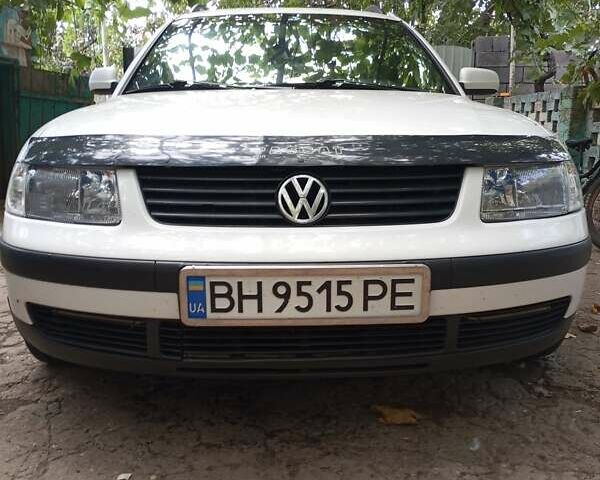 Белый Фольксваген Пассат, объемом двигателя 1.9 л и пробегом 420 тыс. км за 4200 $, фото 1 на Automoto.ua