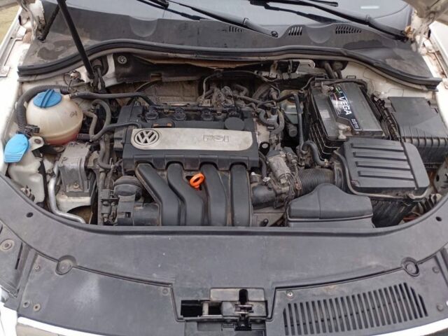 Білий Фольксваген Пассат, об'ємом двигуна 2 л та пробігом 200 тис. км за 6100 $, фото 1 на Automoto.ua