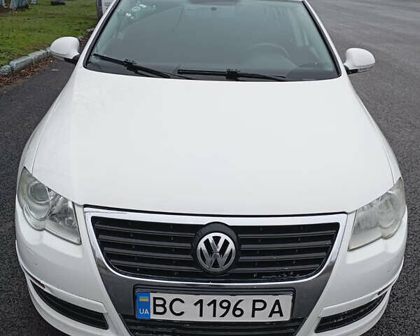 Белый Фольксваген Пассат, объемом двигателя 2 л и пробегом 200 тыс. км за 6100 $, фото 1 на Automoto.ua