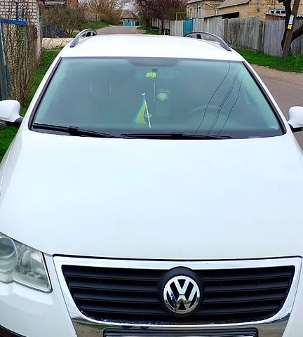 Белый Фольксваген Пассат, объемом двигателя 1.8 л и пробегом 234 тыс. км за 5999 $, фото 1 на Automoto.ua