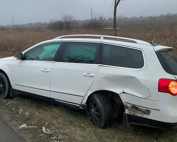 Белый Фольксваген Пассат, объемом двигателя 1.98 л и пробегом 180 тыс. км за 2800 $, фото 1 на Automoto.ua