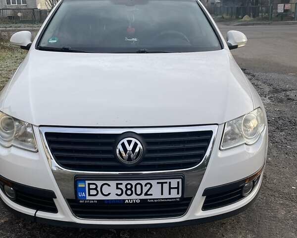 Белый Фольксваген Пассат, объемом двигателя 1.6 л и пробегом 309 тыс. км за 7200 $, фото 1 на Automoto.ua