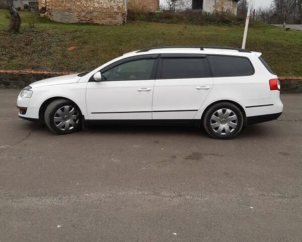 Білий Фольксваген Пассат, об'ємом двигуна 1.98 л та пробігом 231 тис. км за 8300 $, фото 1 на Automoto.ua