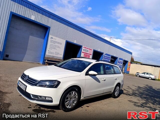 Белый Фольксваген Пассат, объемом двигателя 1.6 л и пробегом 319 тыс. км за 10000 $, фото 1 на Automoto.ua