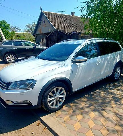 Белый Фольксваген Пассат, объемом двигателя 2 л и пробегом 286 тыс. км за 12500 $, фото 1 на Automoto.ua