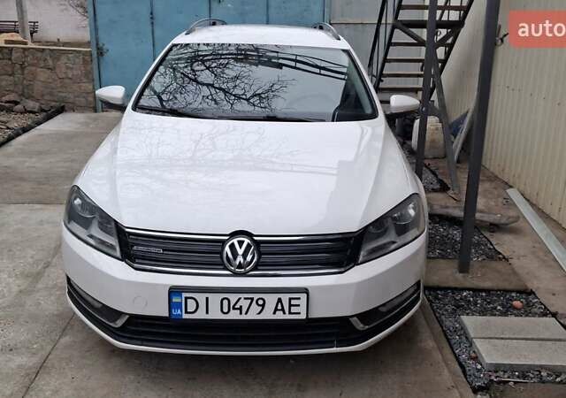 Белый Фольксваген Пассат, объемом двигателя 1.6 л и пробегом 268 тыс. км за 9500 $, фото 1 на Automoto.ua