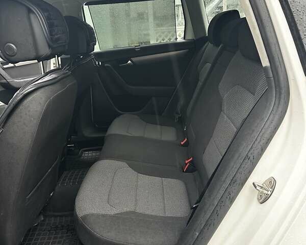 Белый Фольксваген Пассат, объемом двигателя 1.97 л и пробегом 245 тыс. км за 13500 $, фото 1 на Automoto.ua