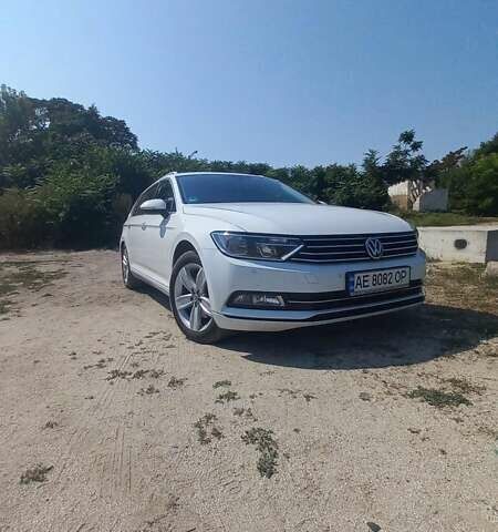 Белый Фольксваген Пассат, объемом двигателя 1.6 л и пробегом 169 тыс. км за 14200 $, фото 1 на Automoto.ua