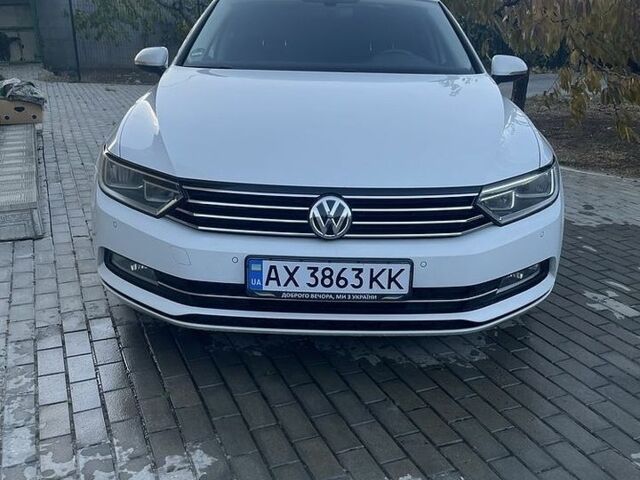 Білий Фольксваген Пассат, об'ємом двигуна 1.6 л та пробігом 327 тис. км за 12500 $, фото 1 на Automoto.ua
