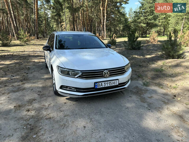 Белый Фольксваген Пассат, объемом двигателя 2 л и пробегом 321 тыс. км за 14299 $, фото 1 на Automoto.ua