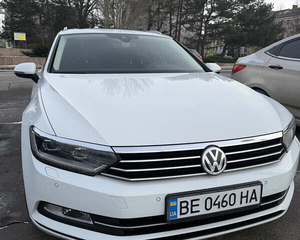 Белый Фольксваген Пассат, объемом двигателя 2 л и пробегом 303 тыс. км за 13999 $, фото 1 на Automoto.ua