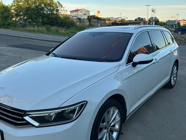 Белый Фольксваген Пассат, объемом двигателя 1.6 л и пробегом 307 тыс. км за 10500 $, фото 1 на Automoto.ua