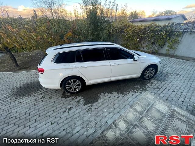 Белый Фольксваген Пассат, объемом двигателя 1.6 л и пробегом 375 тыс. км за 13200 $, фото 1 на Automoto.ua