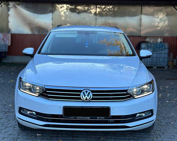 Белый Фольксваген Пассат, объемом двигателя 1.97 л и пробегом 184 тыс. км за 16500 $, фото 1 на Automoto.ua