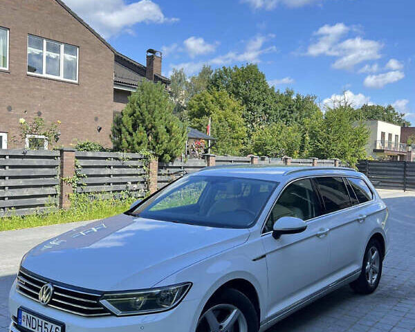 Белый Фольксваген Пассат, объемом двигателя 1.97 л и пробегом 308 тыс. км за 10554 $, фото 1 на Automoto.ua