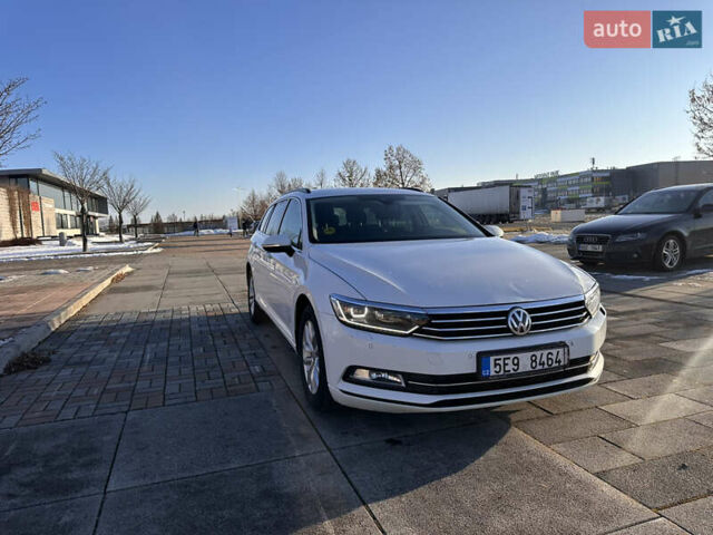 Белый Фольксваген Пассат, объемом двигателя 2 л и пробегом 300 тыс. км за 12500 $, фото 1 на Automoto.ua