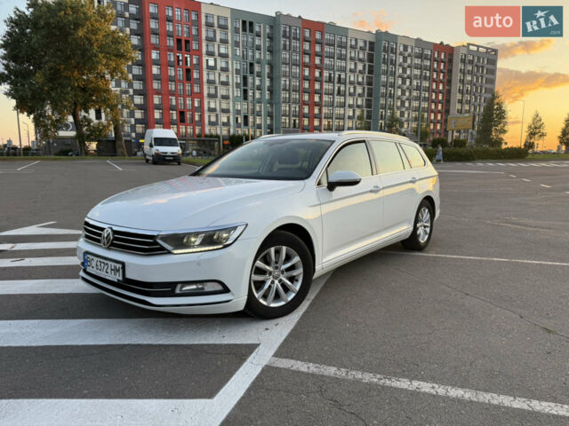 Белый Фольксваген Пассат, объемом двигателя 1.97 л и пробегом 295 тыс. км за 12449 $, фото 1 на Automoto.ua