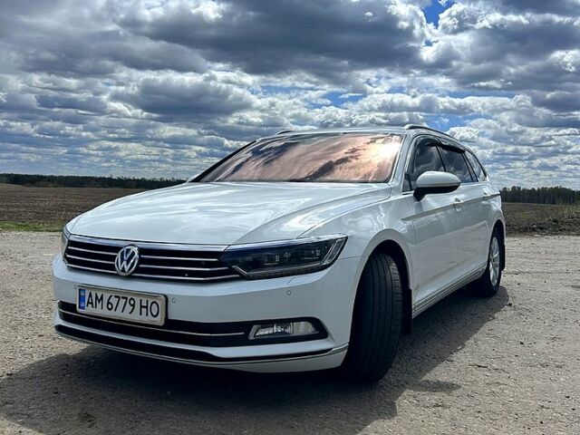 Белый Фольксваген Пассат, объемом двигателя 2 л и пробегом 297 тыс. км за 15600 $, фото 1 на Automoto.ua