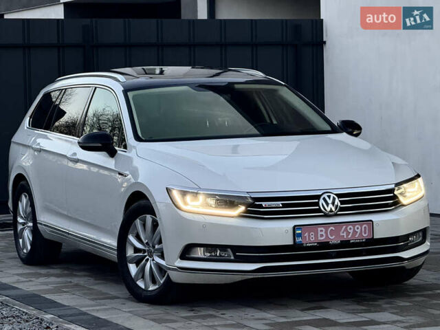 Білий Фольксваген Пассат, об'ємом двигуна 2 л та пробігом 215 тис. км за 16999 $, фото 1 на Automoto.ua