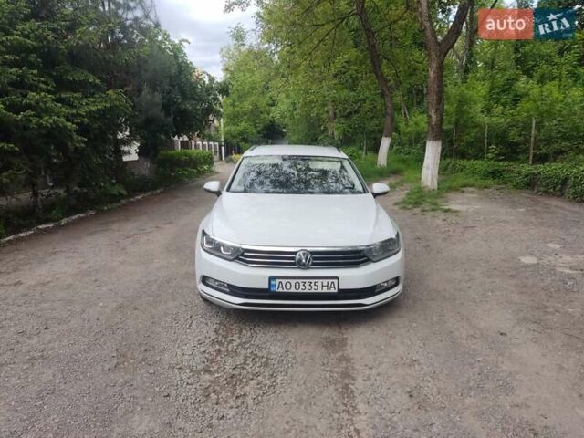 Белый Фольксваген Пассат, объемом двигателя 1.6 л и пробегом 283 тыс. км за 12500 $, фото 1 на Automoto.ua
