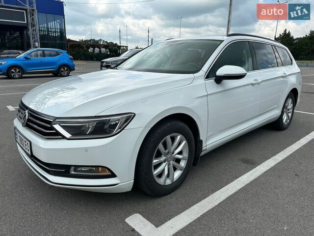 Белый Фольксваген Пассат, объемом двигателя 2 л и пробегом 210 тыс. км за 12222 $, фото 1 на Automoto.ua