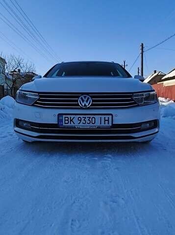 Белый Фольксваген Пассат, объемом двигателя 1.6 л и пробегом 197 тыс. км за 15000 $, фото 1 на Automoto.ua