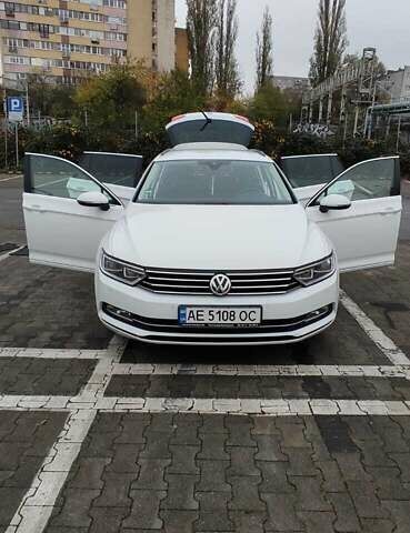 Белый Фольксваген Пассат, объемом двигателя 1.97 л и пробегом 225 тыс. км за 17000 $, фото 1 на Automoto.ua