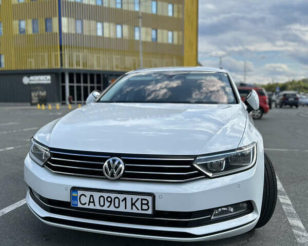 Білий Фольксваген Пассат, об'ємом двигуна 1.6 л та пробігом 214 тис. км за 14600 $, фото 1 на Automoto.ua