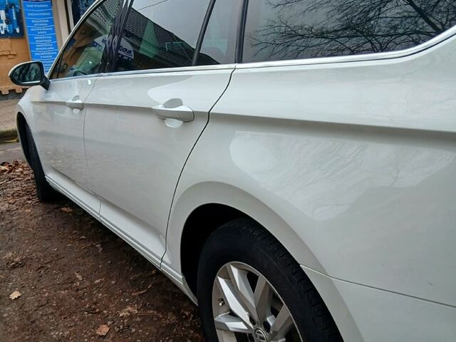 Белый Фольксваген Пассат, объемом двигателя 2 л и пробегом 288 тыс. км за 15200 $, фото 1 на Automoto.ua