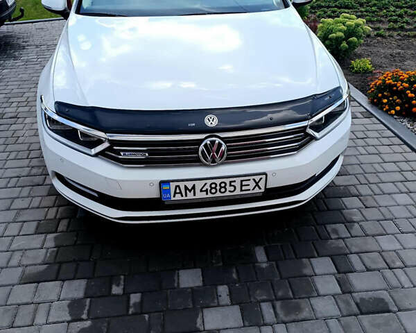 Білий Фольксваген Пассат, об'ємом двигуна 1.6 л та пробігом 207 тис. км за 13600 $, фото 1 на Automoto.ua