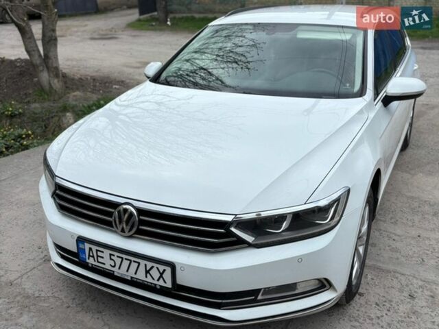 Белый Фольксваген Пассат, объемом двигателя 1.6 л и пробегом 240 тыс. км за 14500 $, фото 1 на Automoto.ua